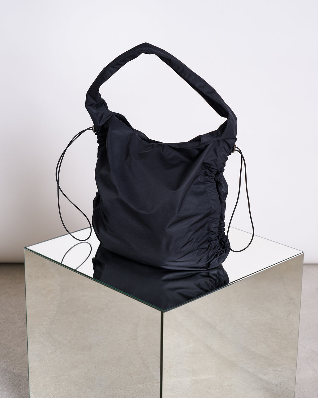 DRAWSTRING SHOPPER LYNE BLACK Accessories jan-n-june 1