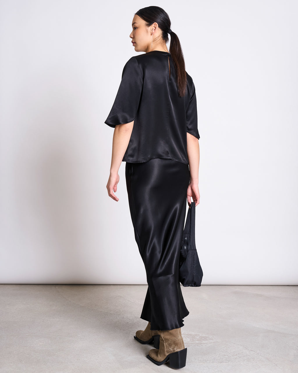MAXI SATIN SKIRT SERIN BLACK Skirt jan-n-june 9