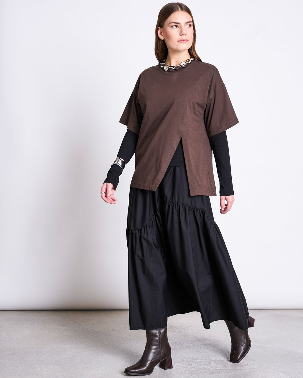 SLITTED T-SHIRT NADIL MUD T-shirt jan-n-june 1