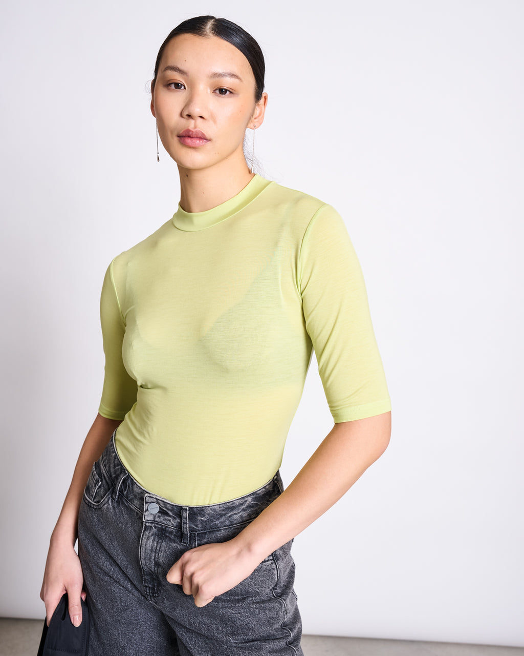 TENCEL™ LYOCELL HIGH-NECK T-SHIRT TARMA GRANNY SMITH T-shirt jan-n-june 2