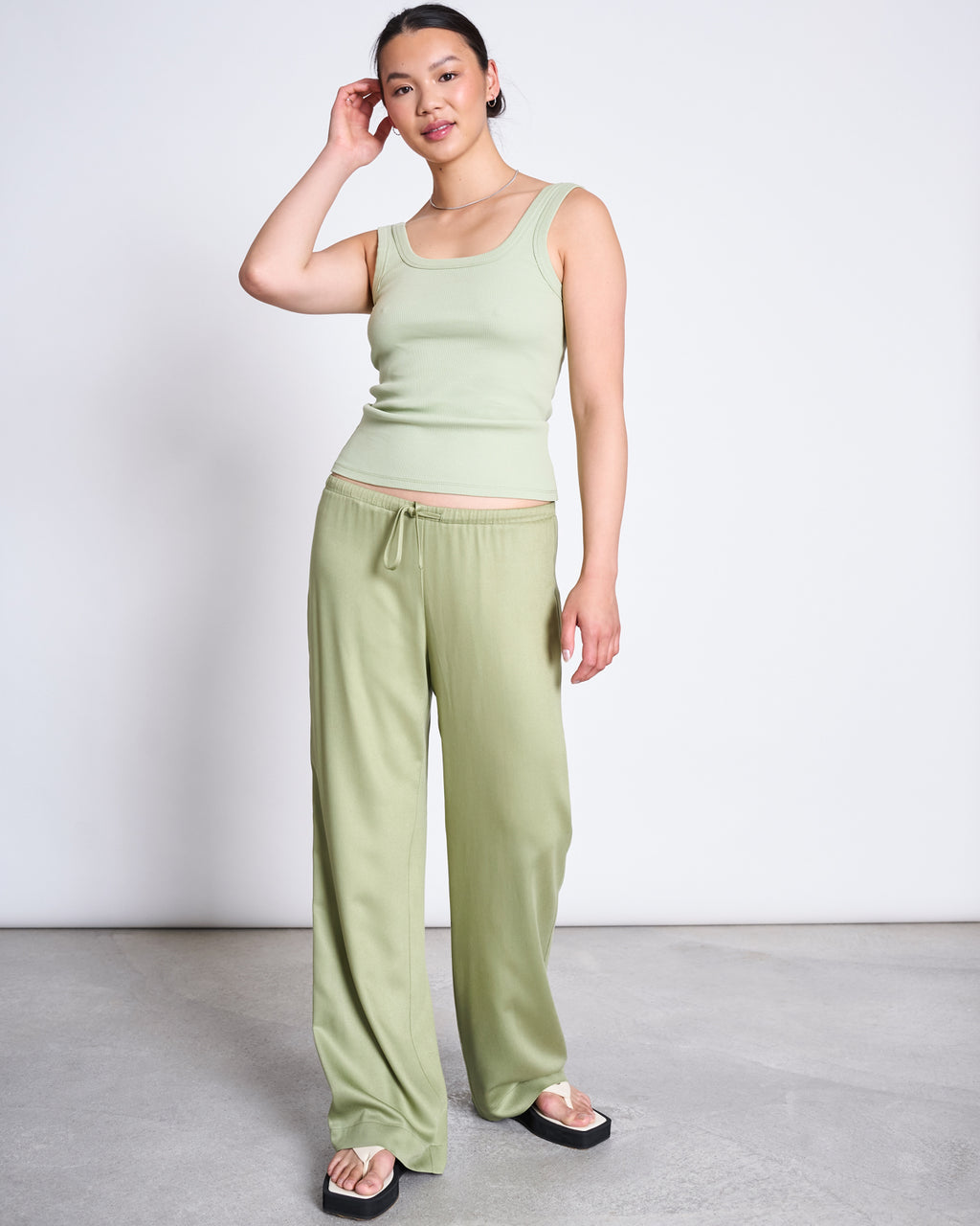 MID RISE LOOSE PANTS STRATH PALE OLIVE pants jan-n-june 4