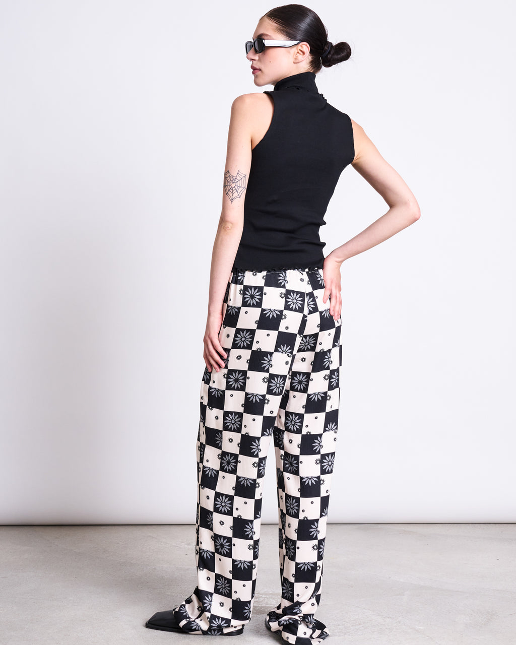 MID RISE LOOSE PANTS STRATH FLORAL SQUARE PRINT Pants jan-n-june 2