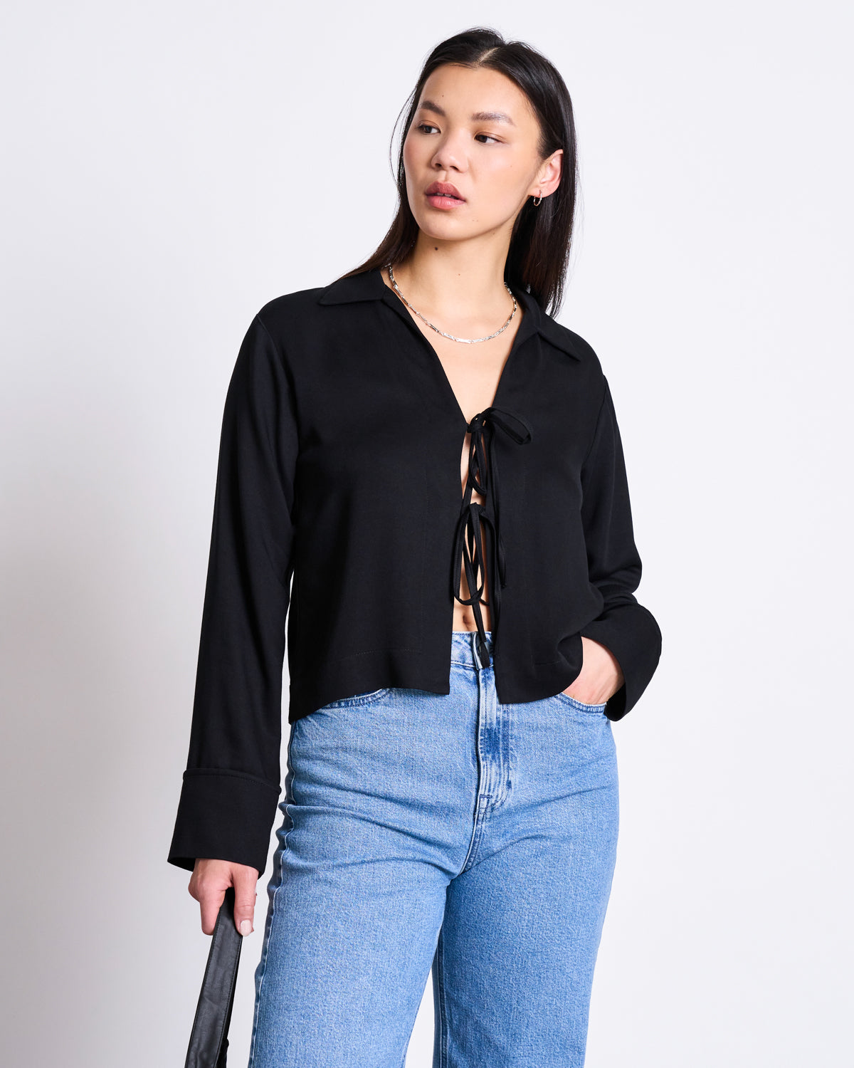 TIE BLOUSE KALUZ BLACK T-shirt jan-n-june 6