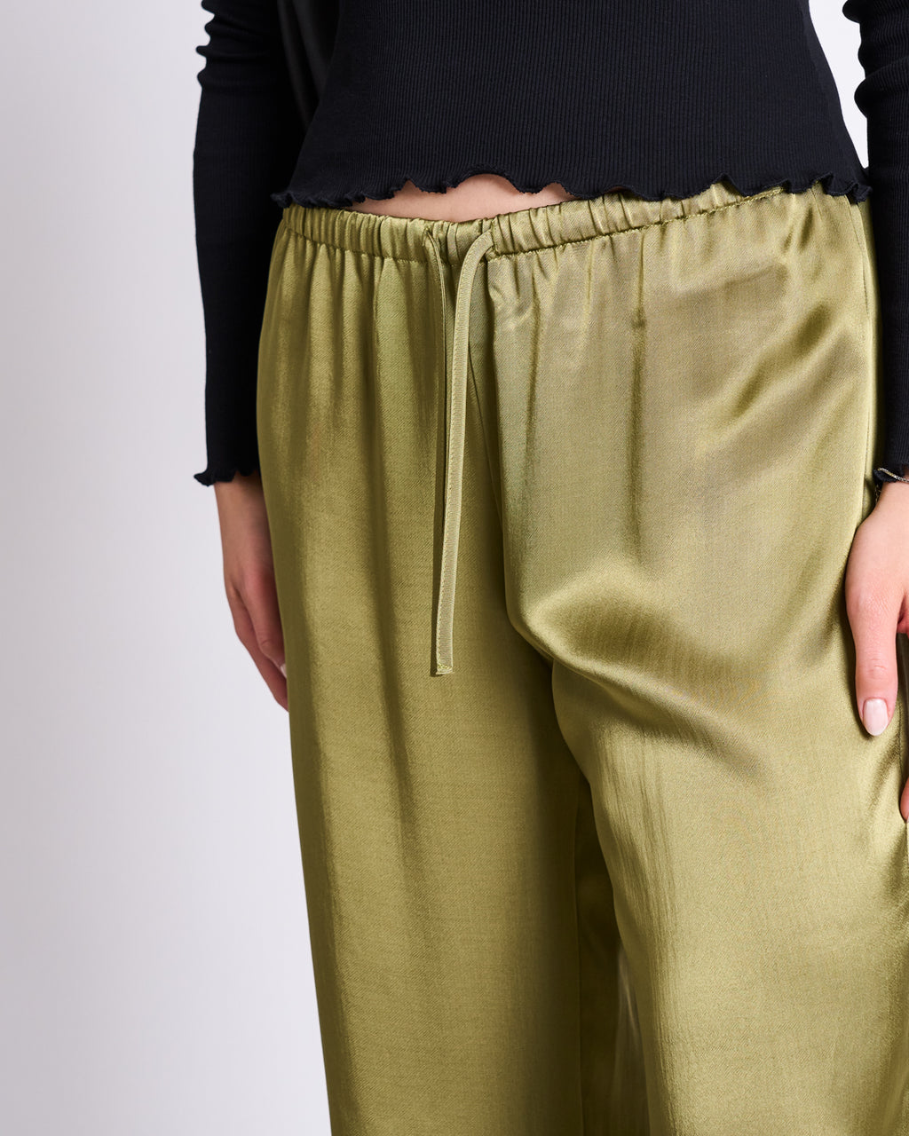 LOOSE SILKY PANTS FRIS WOODY OLIVE Pants jan-n-june 4