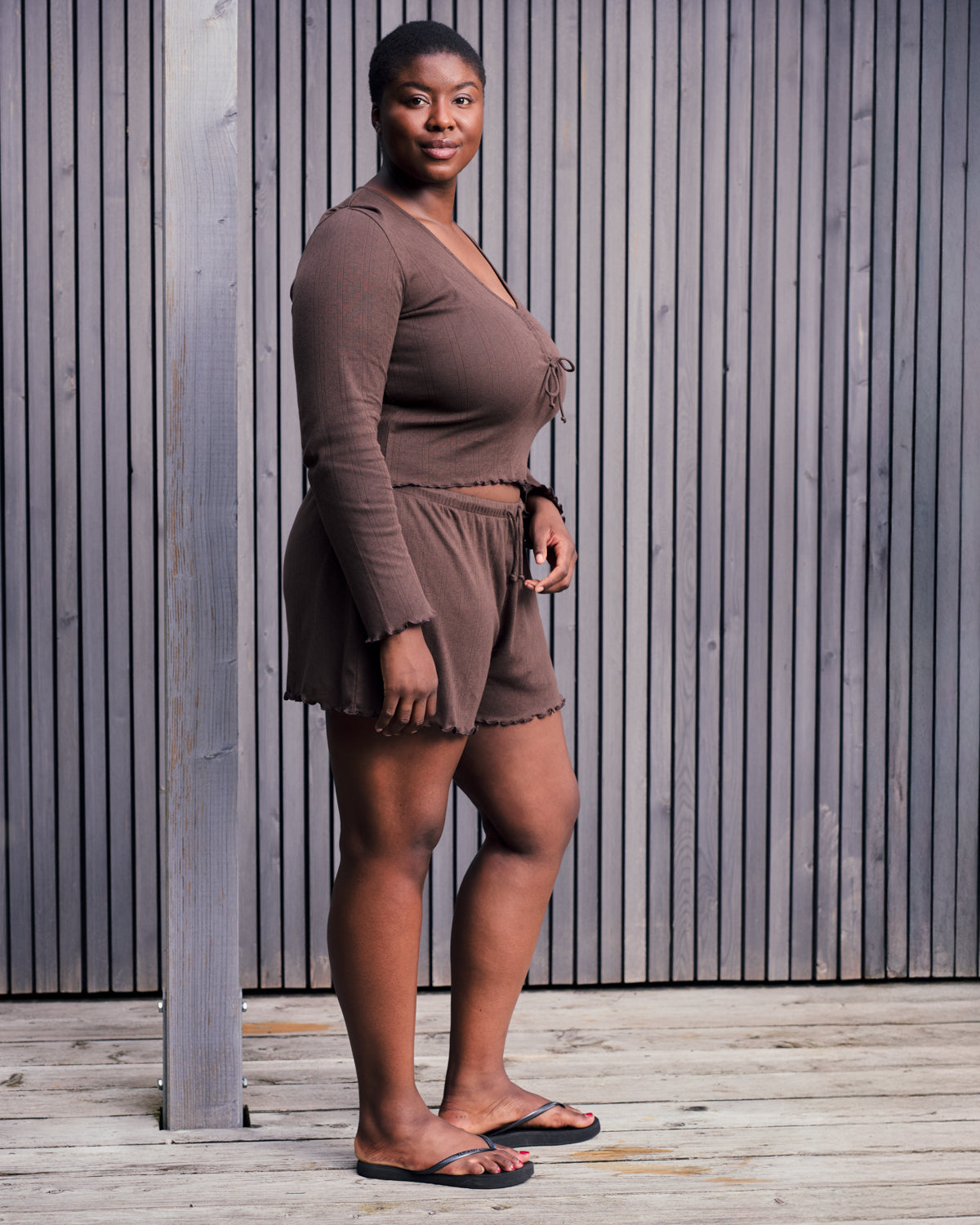 POINTELLE PYJAMA V-NECK LONGSLEEVE CHOCOLATE GOTS T-shirt jan-n-june 10