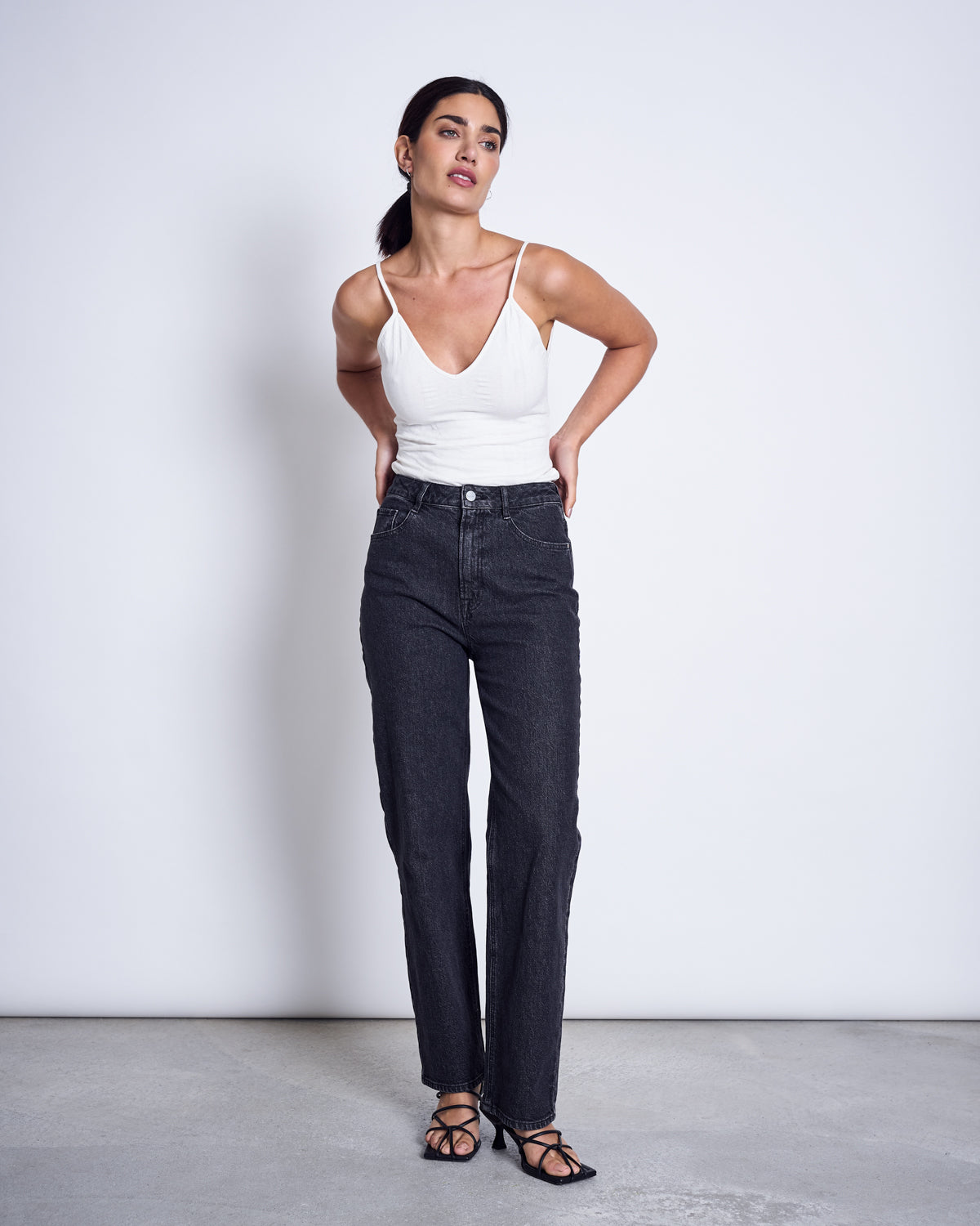 STRAIGHT LEG JEANS ALBA FADED BLACK Jeans jan-n-june 1