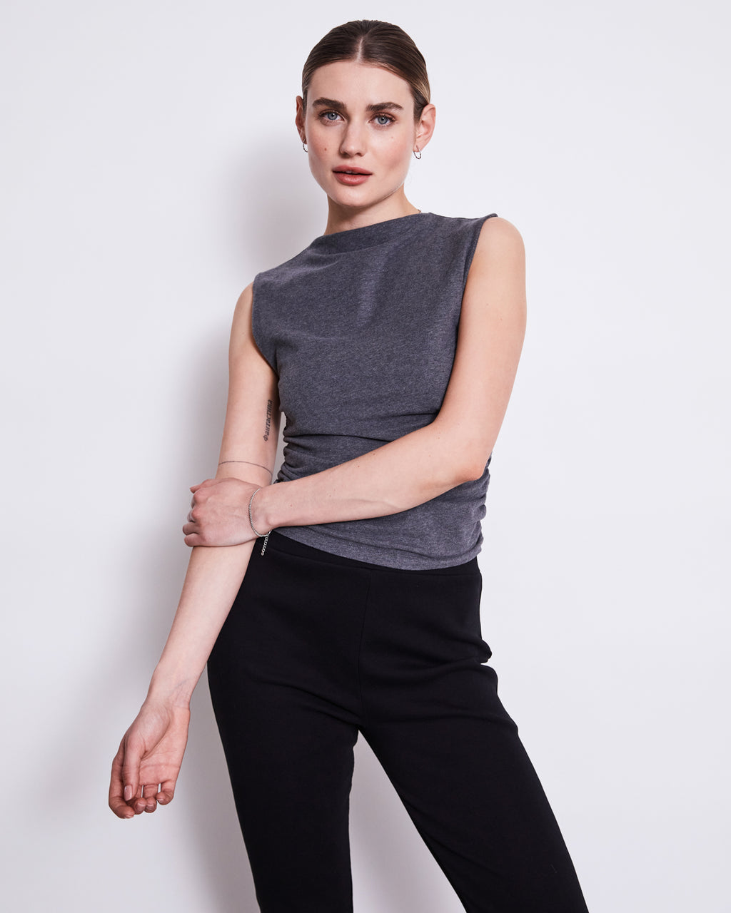 RUFFLE TOP RAFO DARK GREY GOTS jan-n-june 4