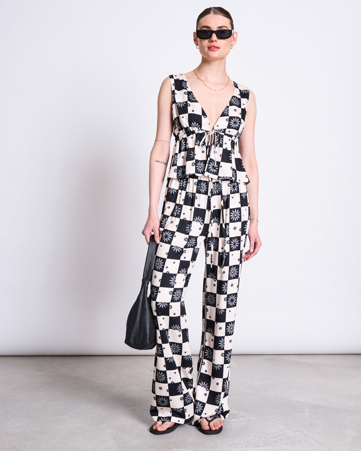 MID RISE LOOSE PANTS STRATH FLORAL SQUARE PRINT Pants jan-n-june 3