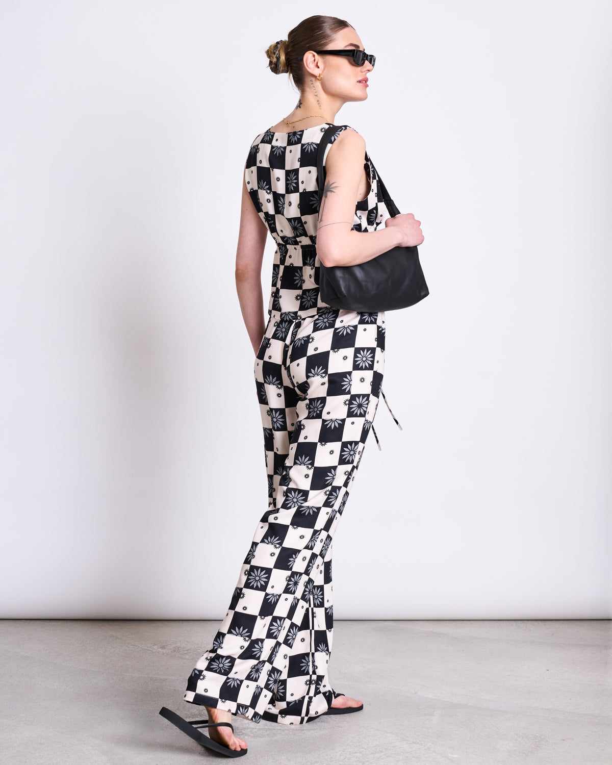 MID RISE LOOSE PANTS STRATH FLORAL SQUARE PRINT Pants jan-n-june 5