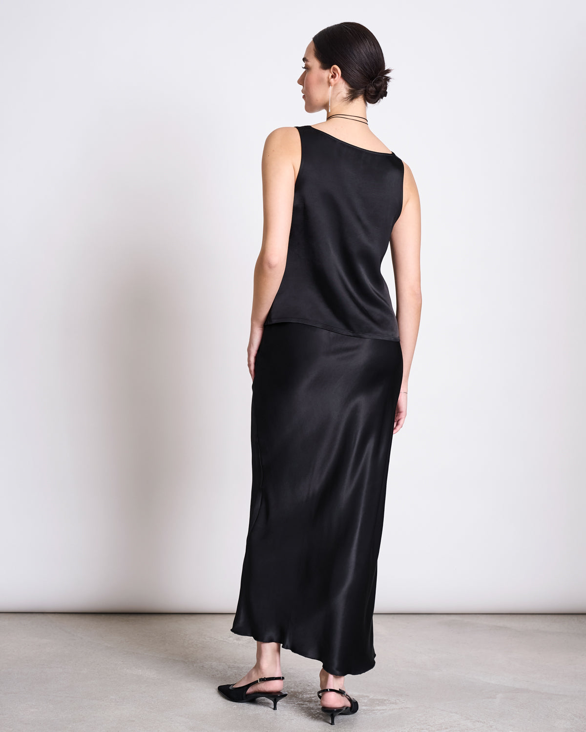 RUFFLED V-NECK TOP TALARA BLACK T-shirt jan-n-june 4