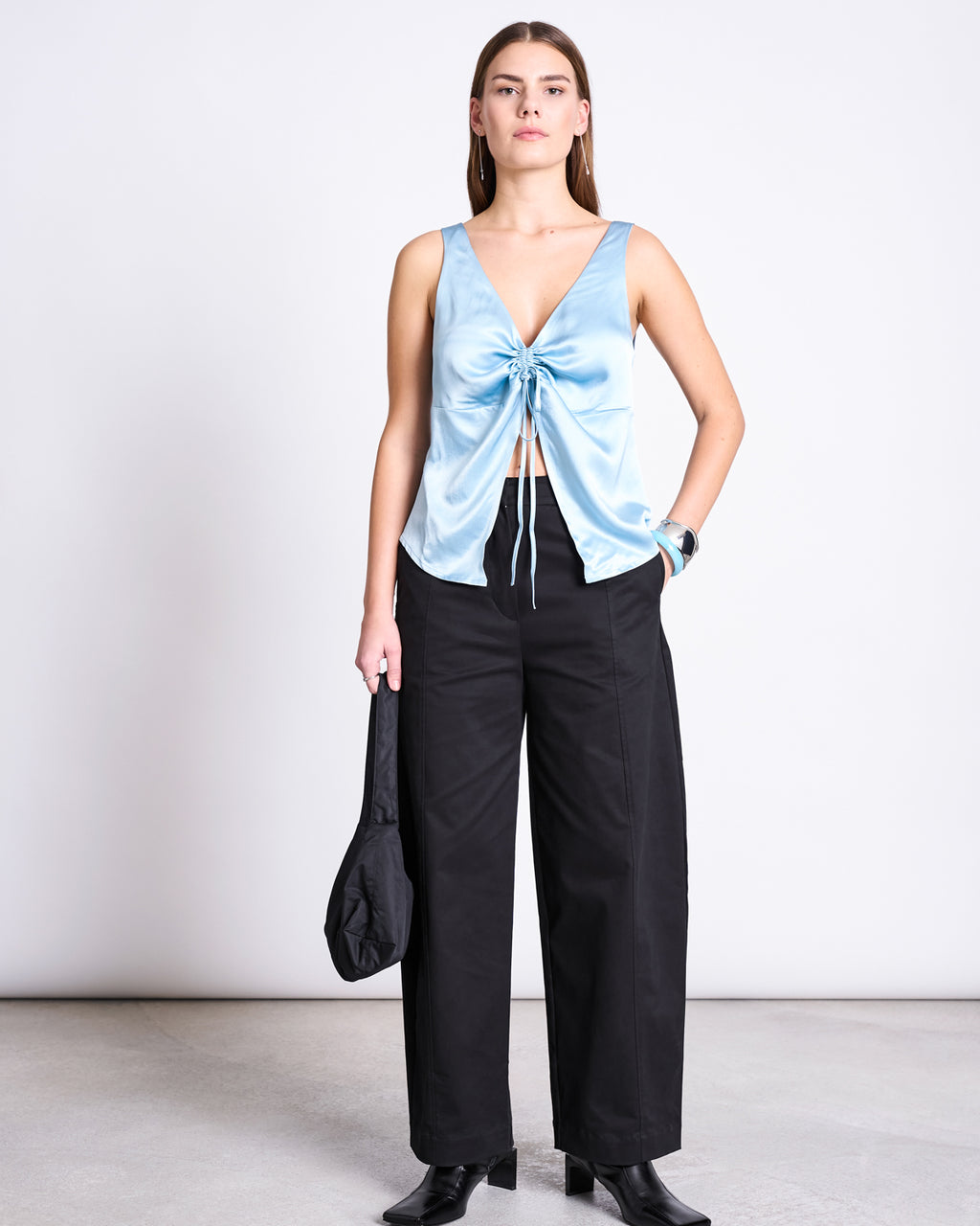 RUFFLED V-NECK TOP TALARA RETRO BLUE T-shirt jan-n-june 2