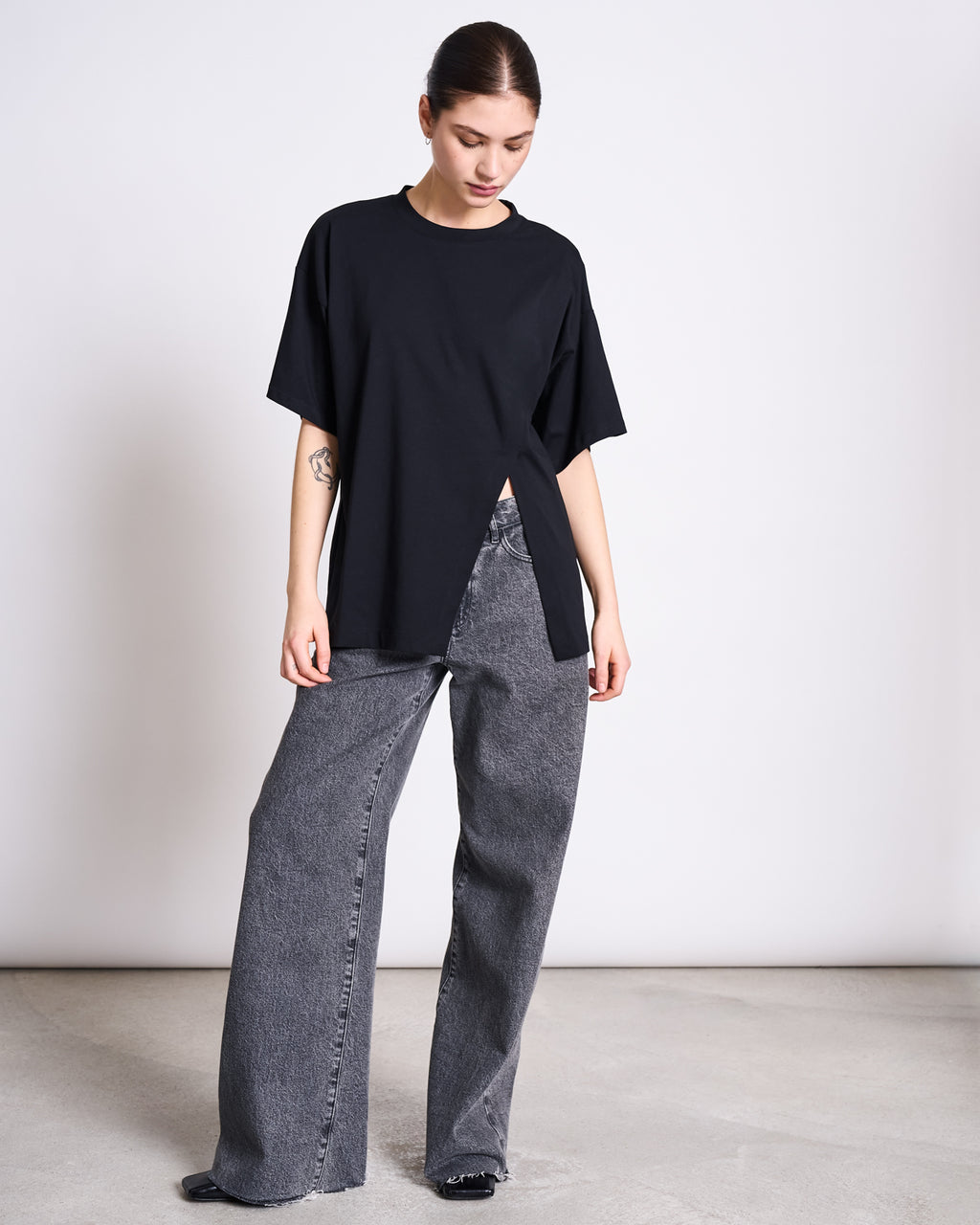 SLITTED T-SHIRT NADIL BLACK T-shirt jan-n-june 1