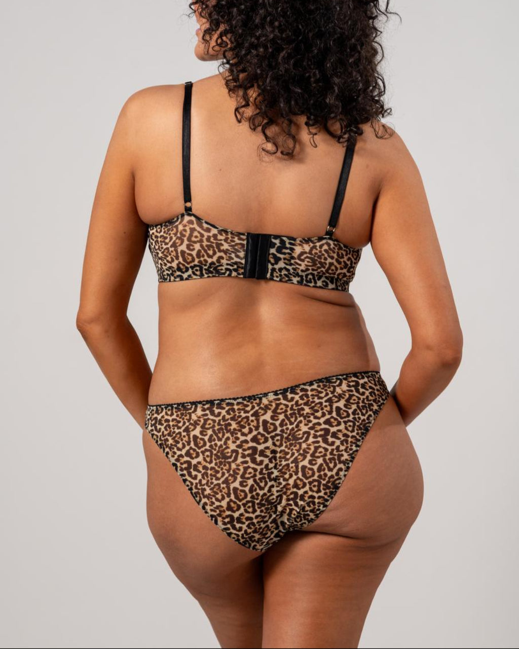 UNDERSTATEMENT MESH BIKINI BRIEFS LEOPARD Lingerie jan-n-june 2