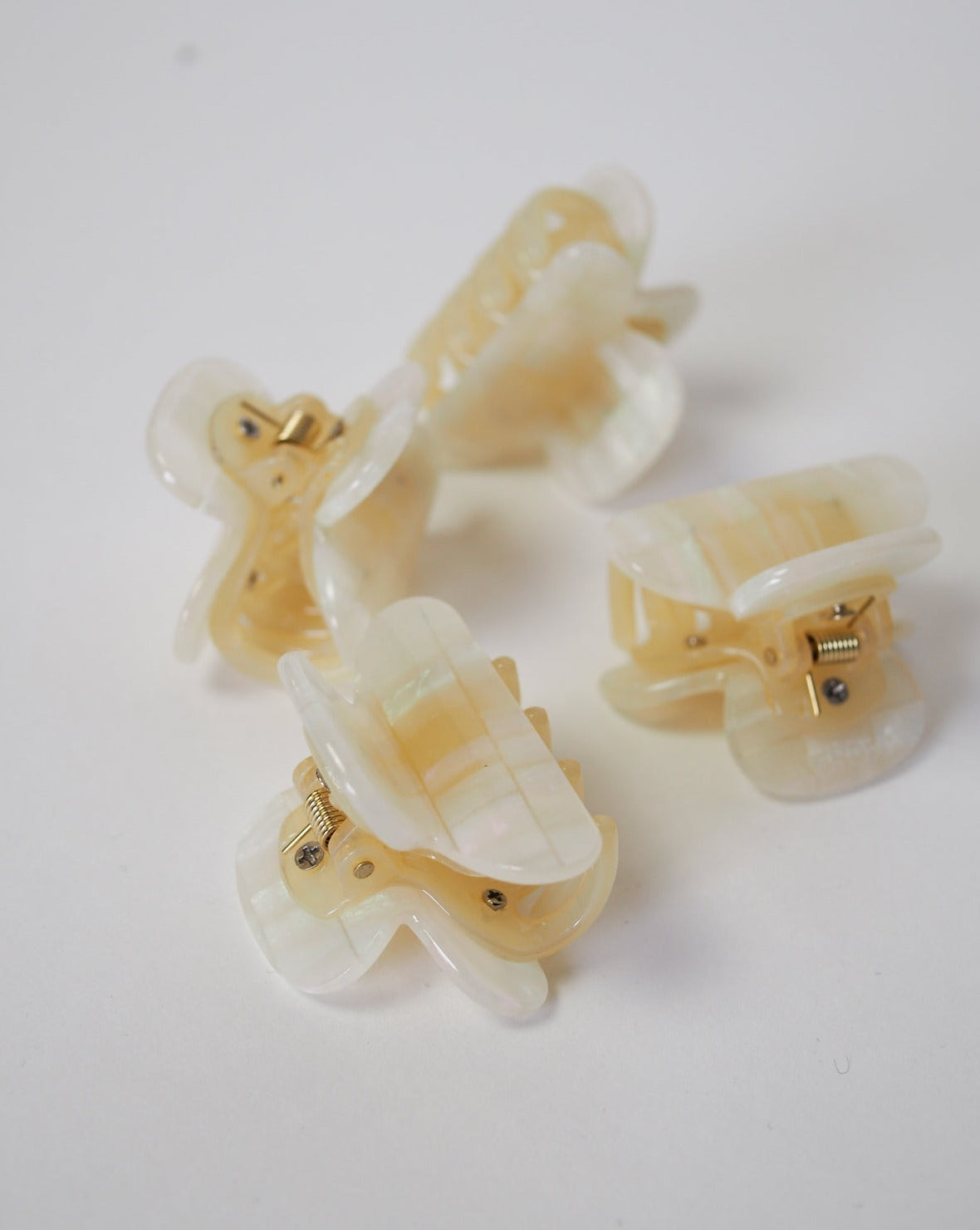 MINI HEIRLOOM CLIP OPALITE SHELL CHECKER jan-n-june 6