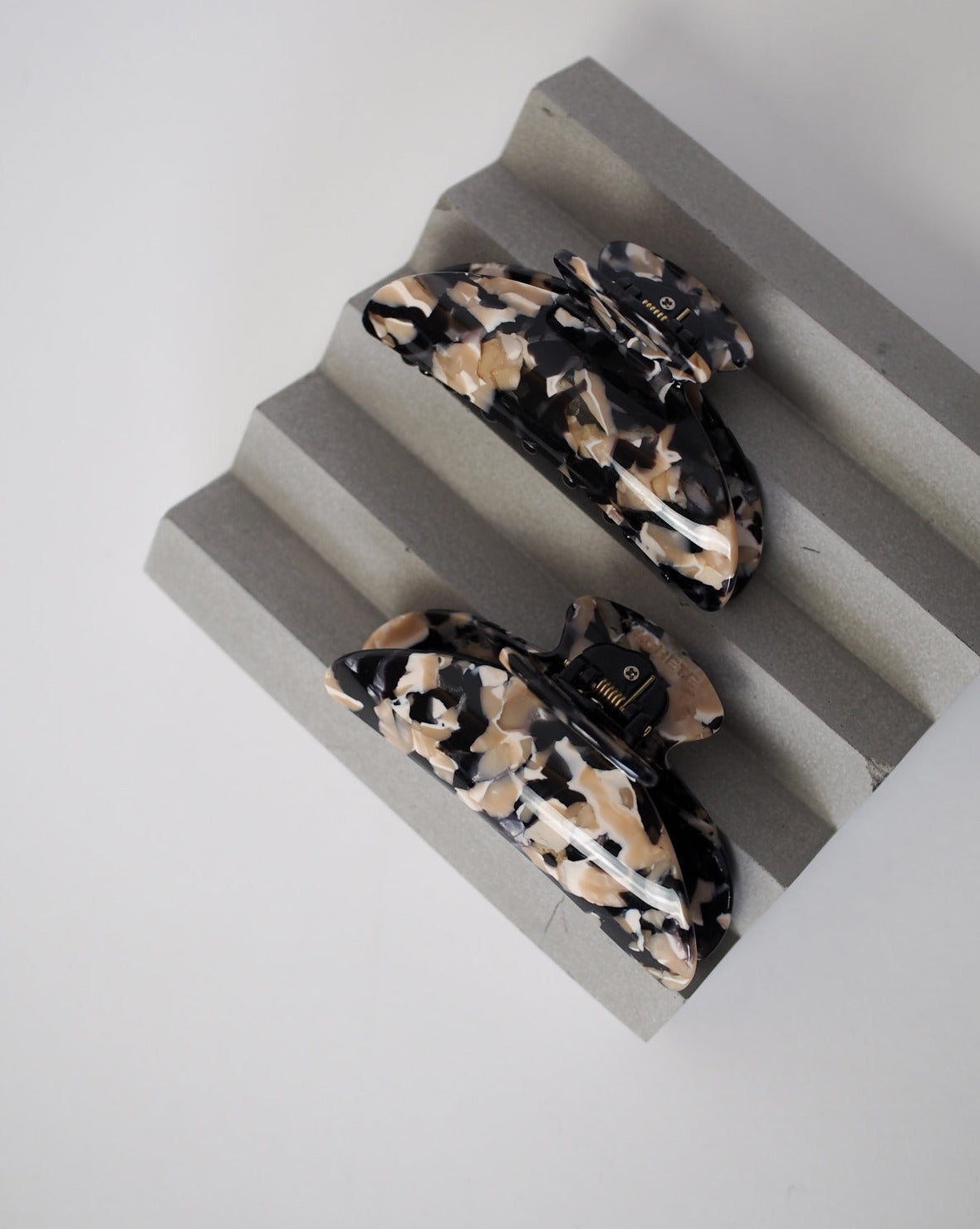 MIDI HEIRLOOM CLAW ABALONE Clip jan-n-june 3