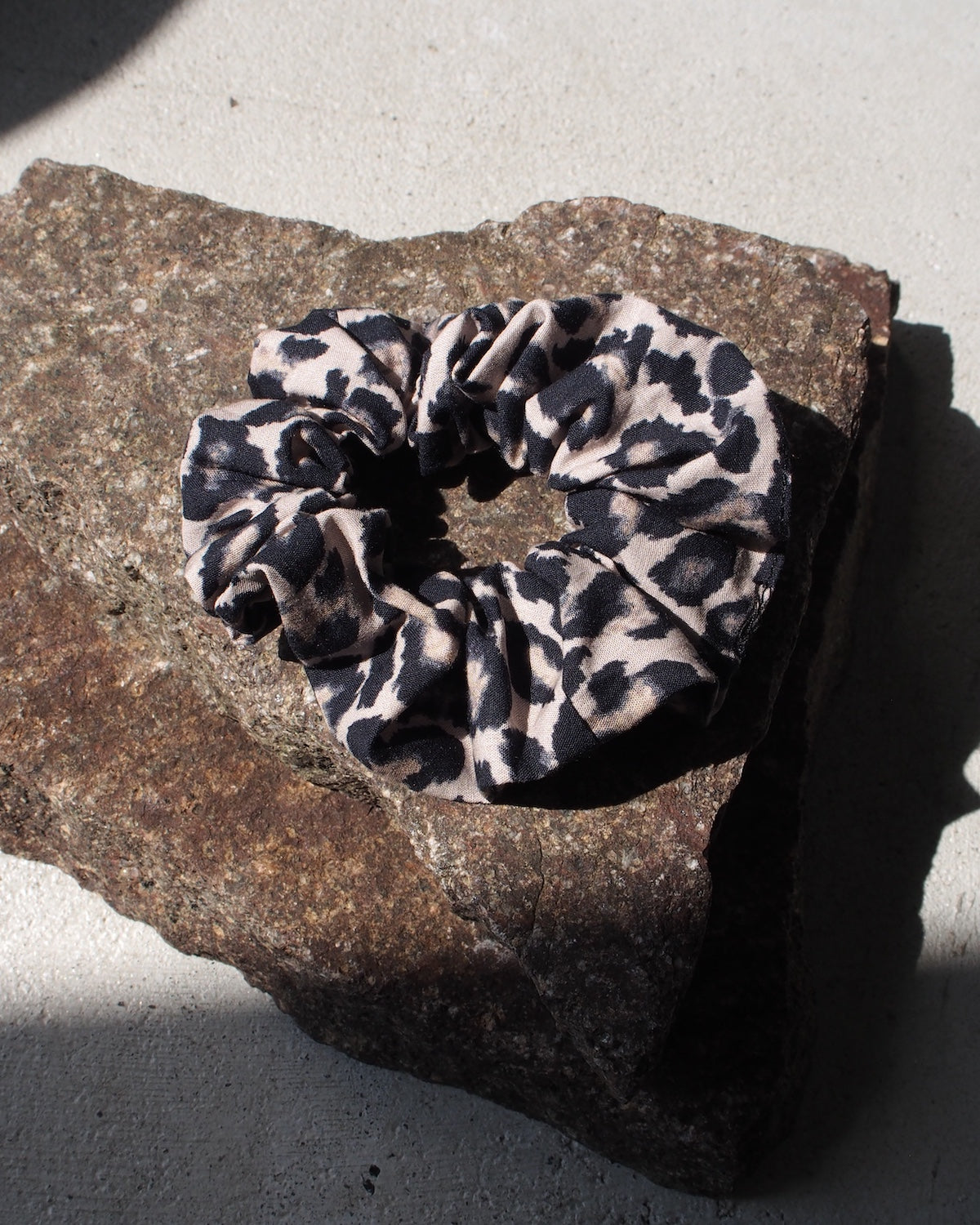 SCRUNCHIE LEO PRINT jan-n-june 1