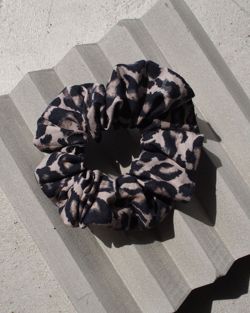 SCRUNCHIE LEO PRINT jan-n-june 2