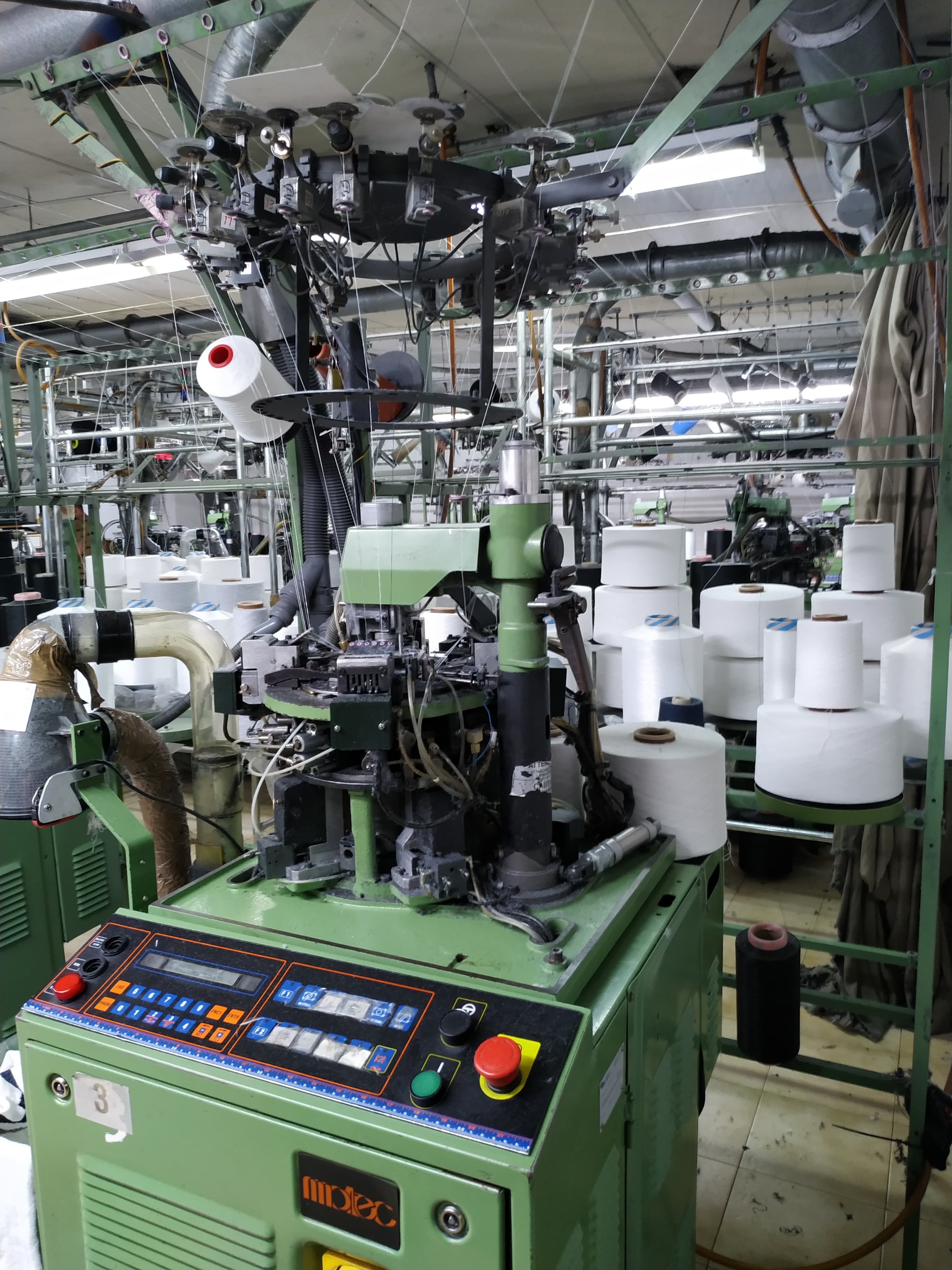 Green round knitting machine, especially knitting socks with a white yarns.