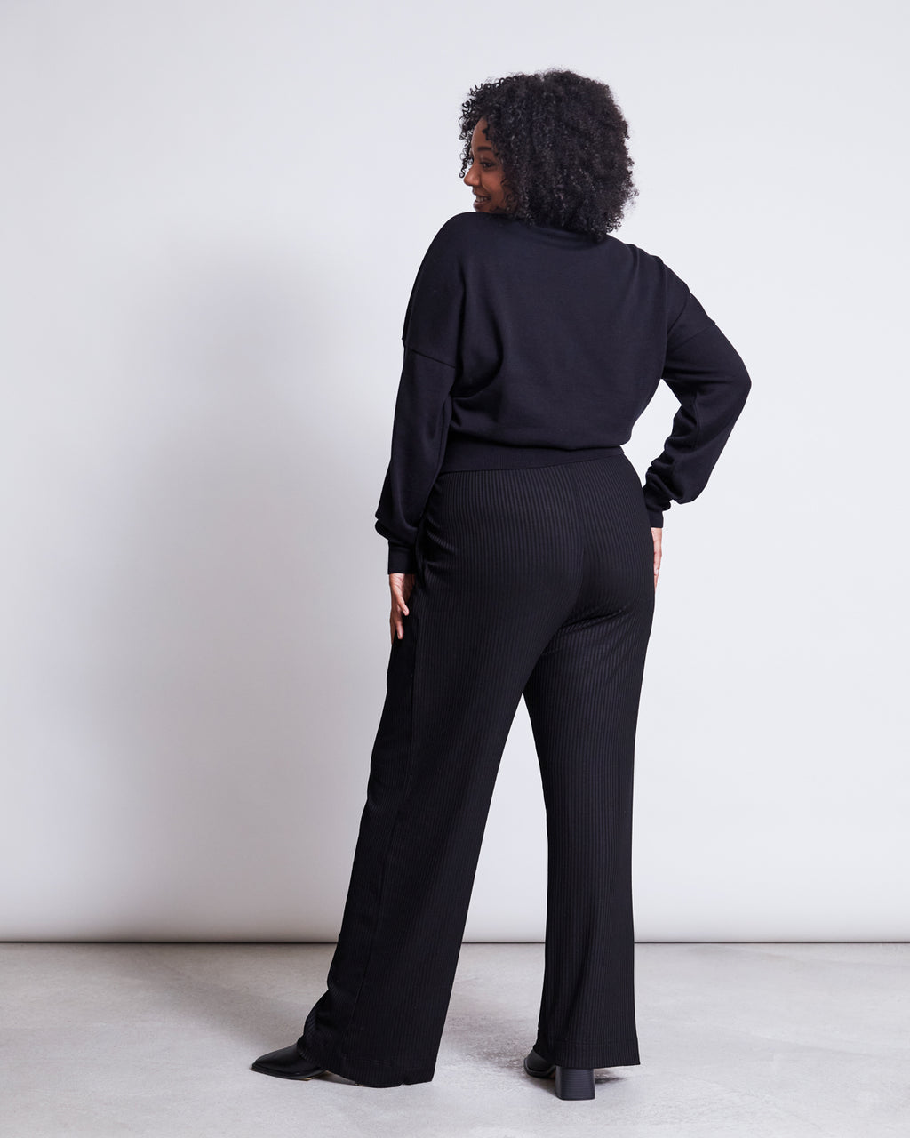 JUMPER YIN BLACK GOTS Jumper jan-n-june 8