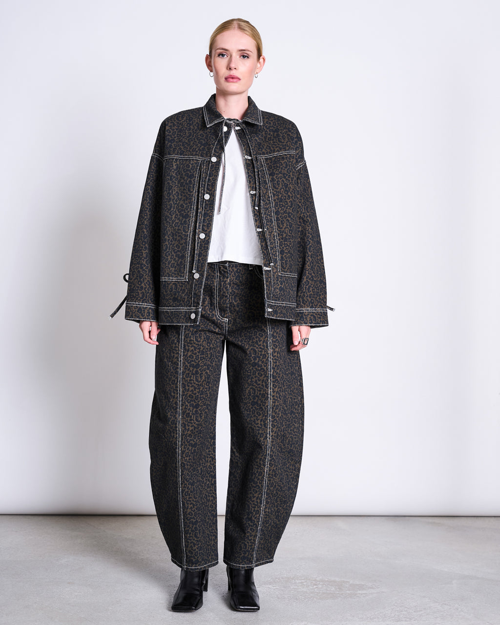 RELAXED DENIM JACKET FINA DARK LEO PRINT GOTS Jacket jan-n-june 4