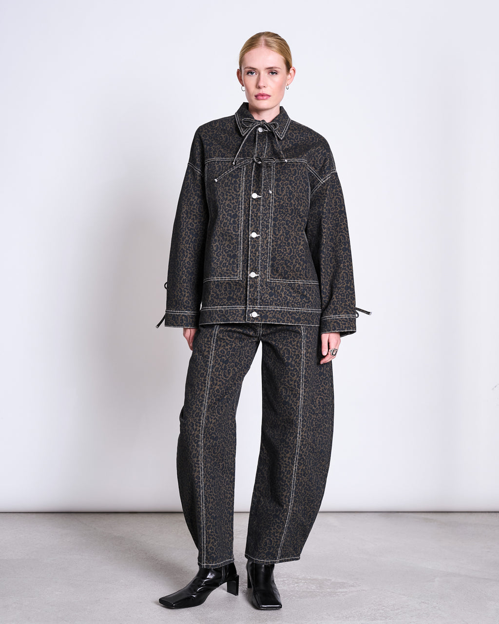 RELAXED DENIM JACKET FINA DARK LEO PRINT GOTS Jacket jan-n-june 3