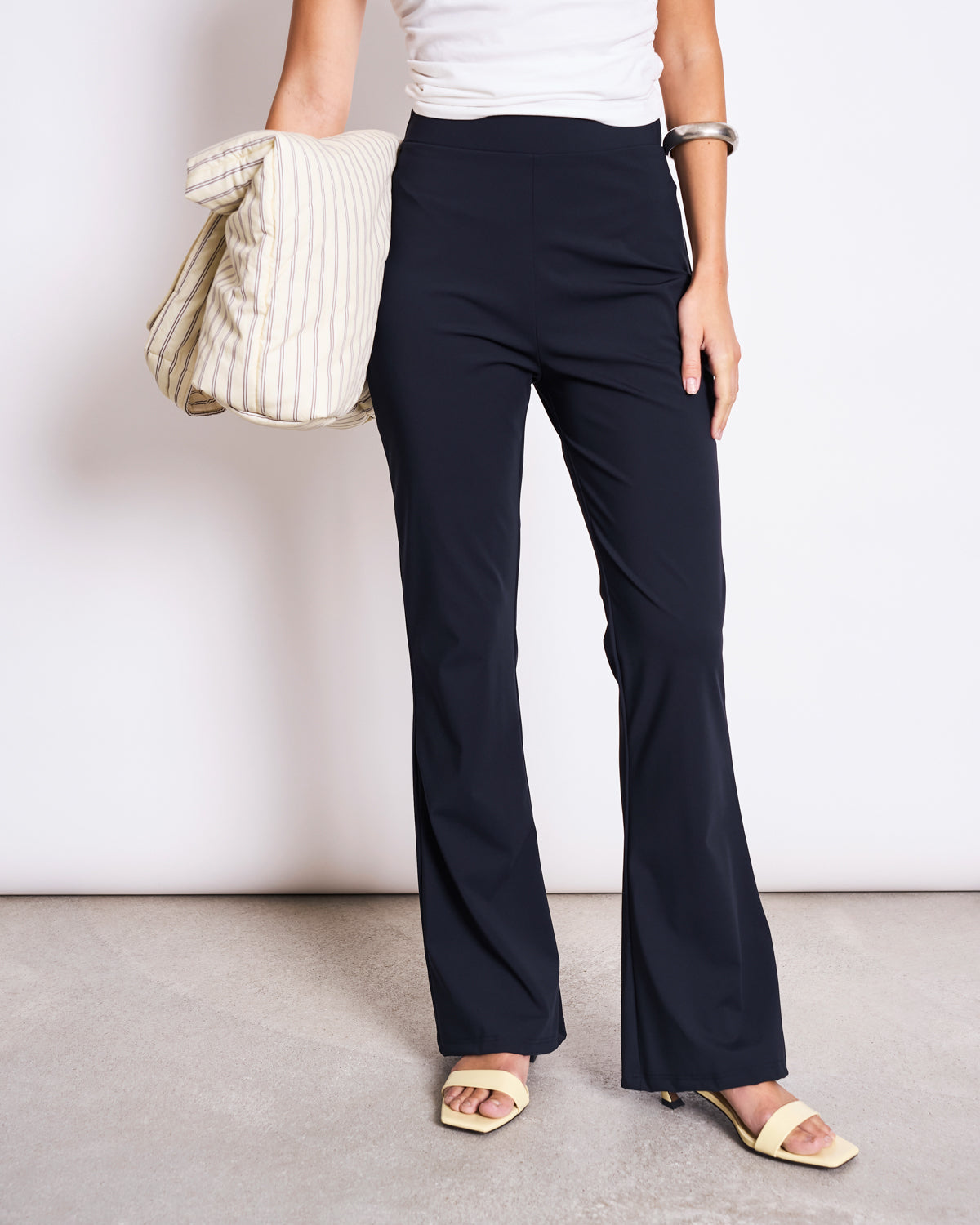 ECONYL® FLARED LEGGINGS NORE BLACK Leggings jan-n-june 3