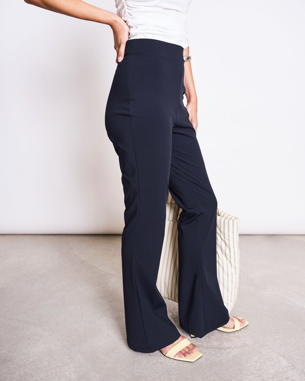 ECONYL® FLARED LEGGINGS NORE BLACK Leggings jan-n-june 2