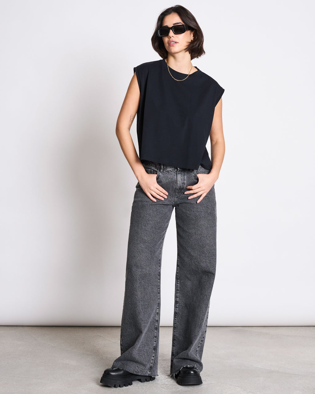 T-SHIRT OVAR BLACK T-shirts jan-n-june 8