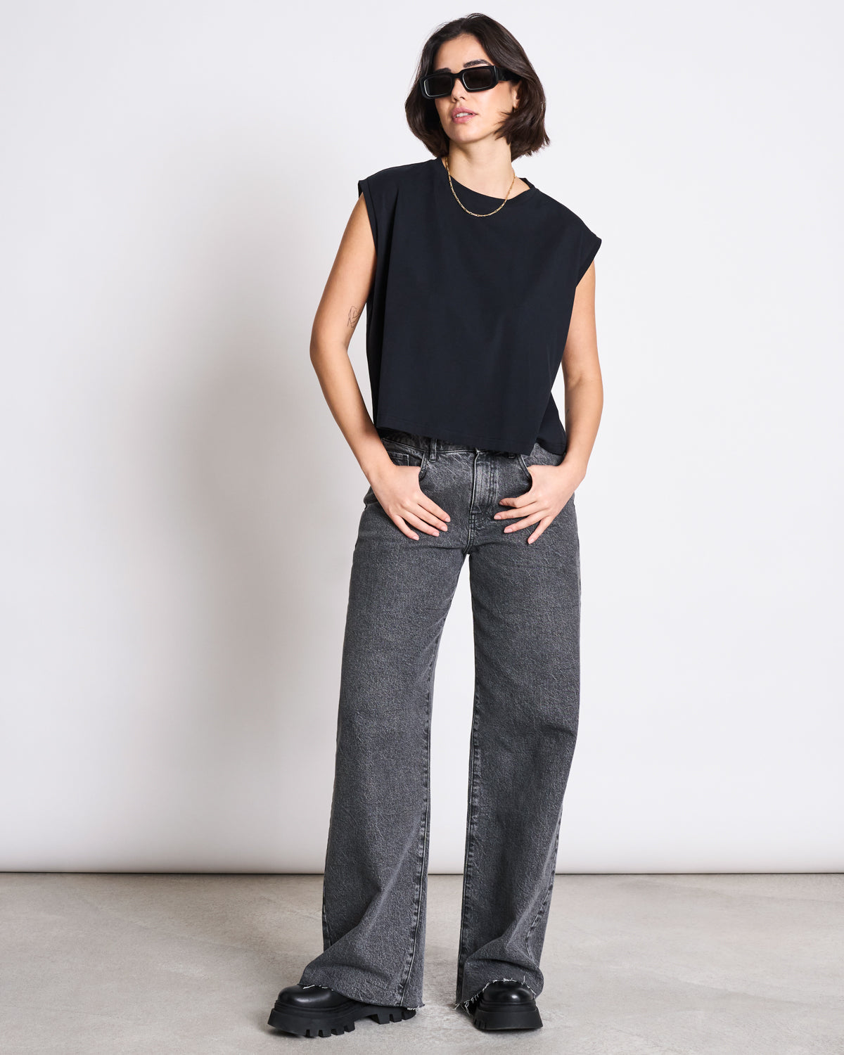 T-SHIRT OVAR BLACK T-shirts jan-n-june 8