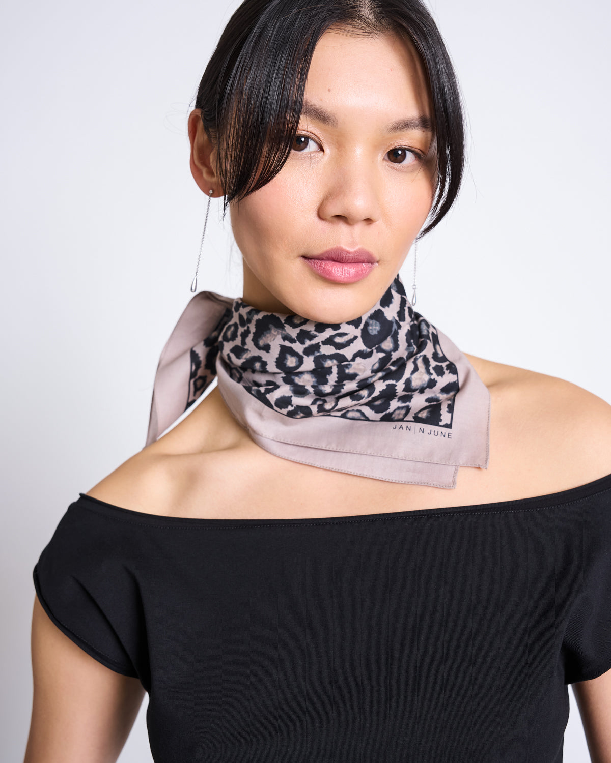 PRINTED COTTON SCARF VAD LEO PRINT Accessories jan-n-june 2