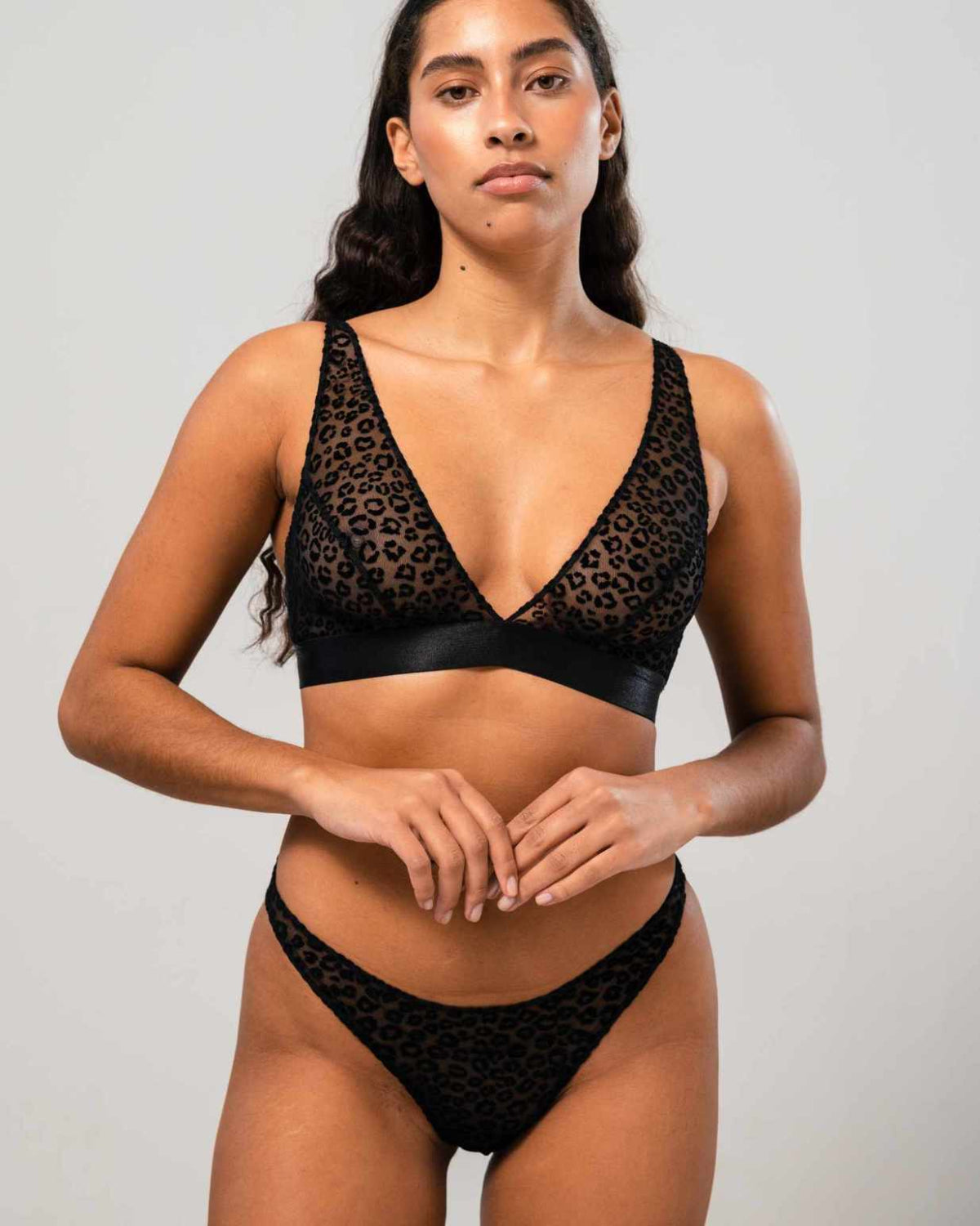 UNDERSTATEMENT MESH PLUNGE BRALETTE BLACK LEOPARD Lingerie jan-n-june 2