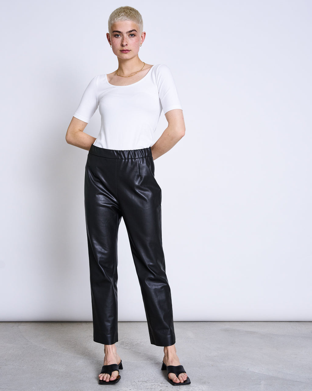 T-SHIRT SCOOP WHITE jan-n-june 2