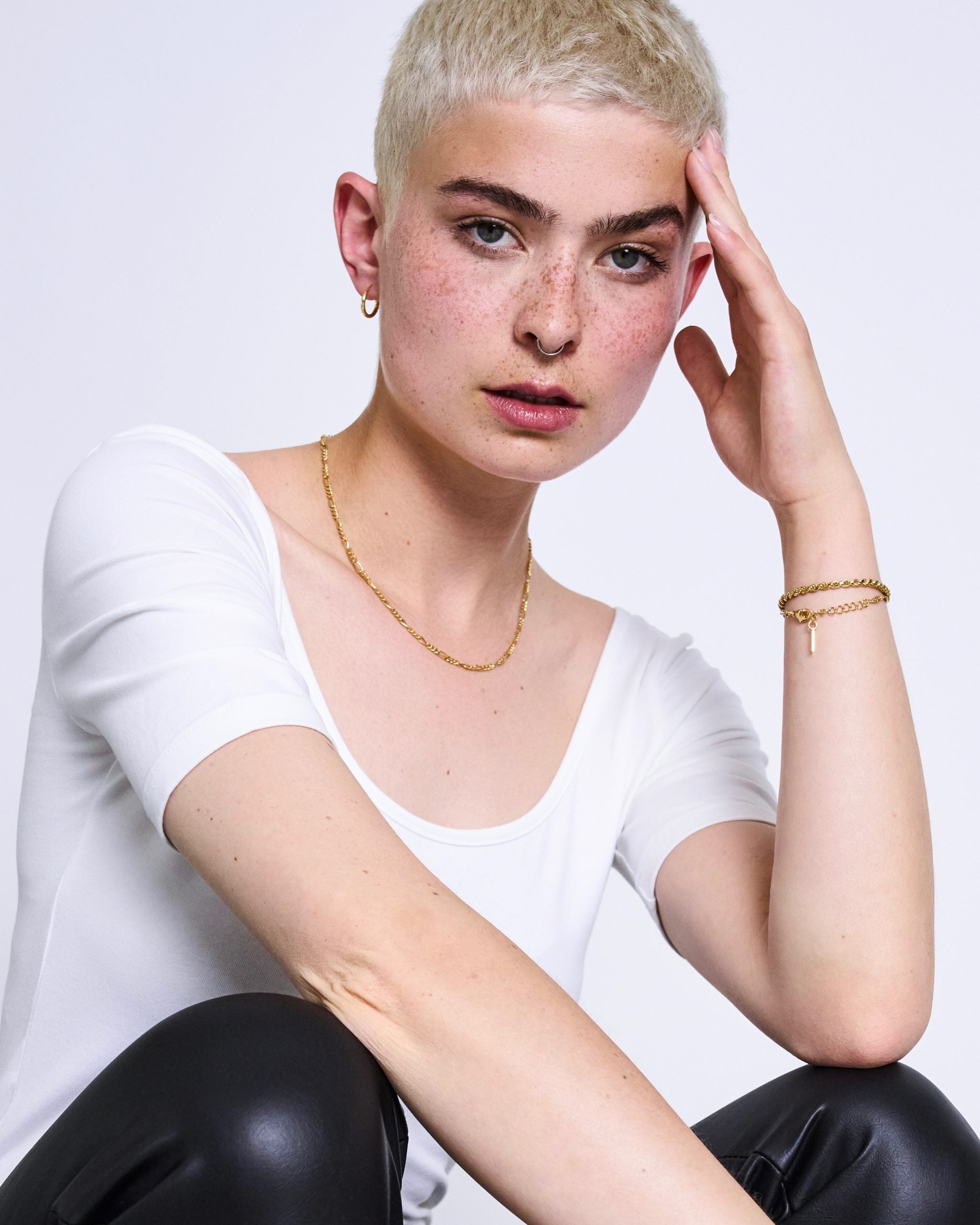 DEAR DARLING BERLIN ESSENTIAL HOOP EARRINGS SMALL GOLD jan-n-june 4