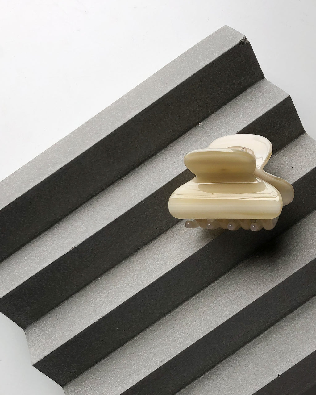 MINI HEIRLOOM CLIP ALABASTER jan-n-june 3