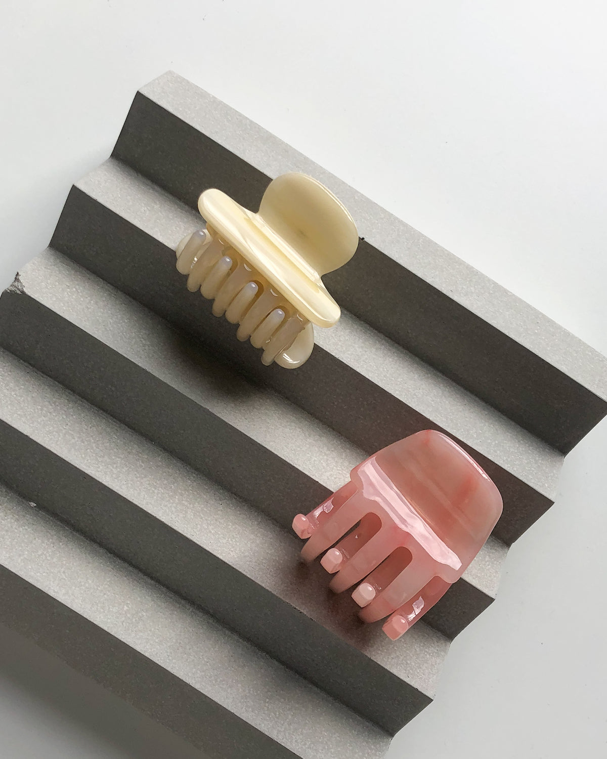 MINI HEIRLOOM CLIP ALABASTER jan-n-june 6