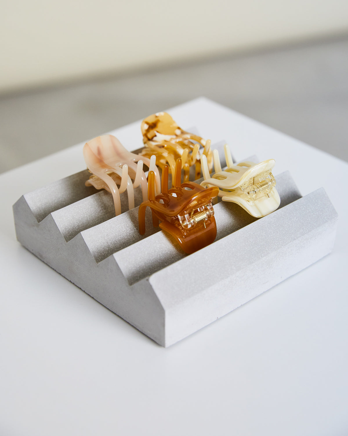 MINI CLAW COGNAC Clip jan-n-june 7