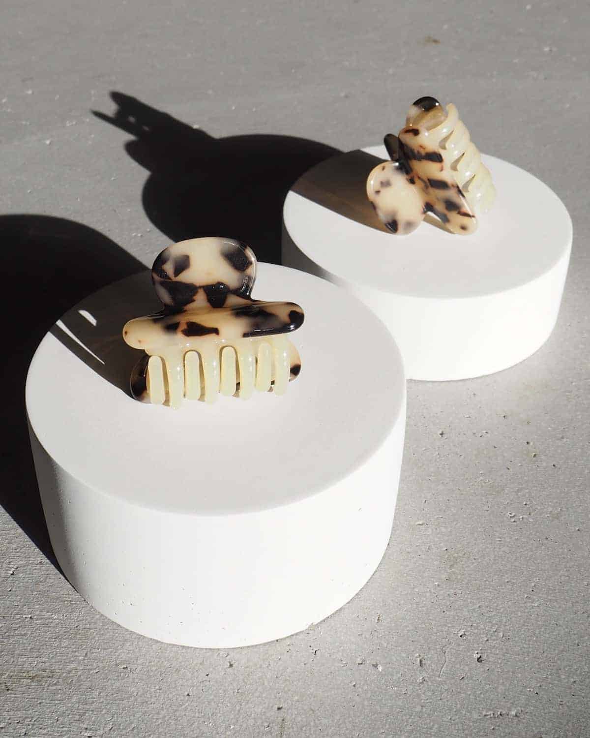 MINI HEIRLOOM CLIP BLONDE TORTOISE jan-n-june 1